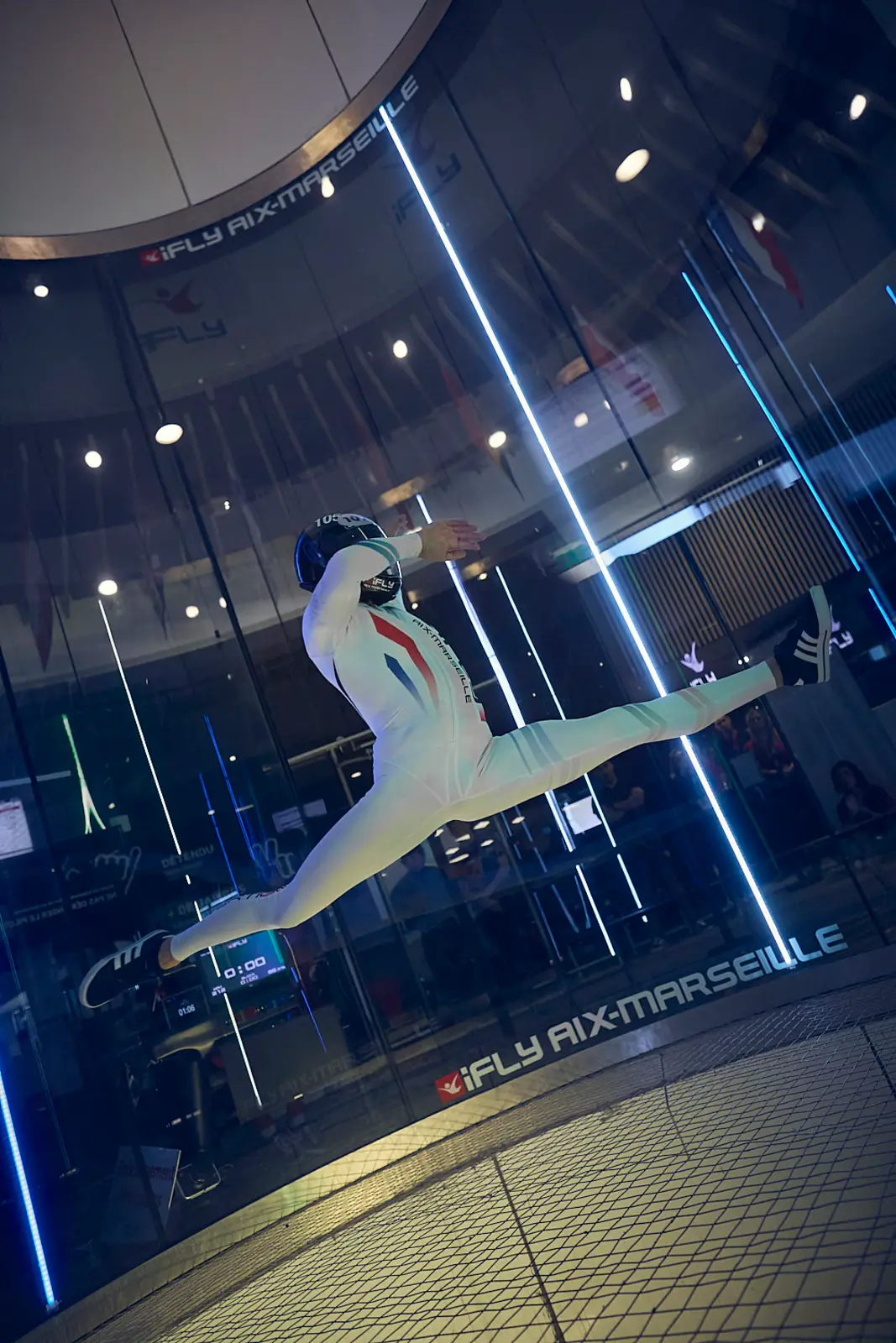 Flavien Poulenard est triple champion de France et champion d'Europe de chute libre indoor.