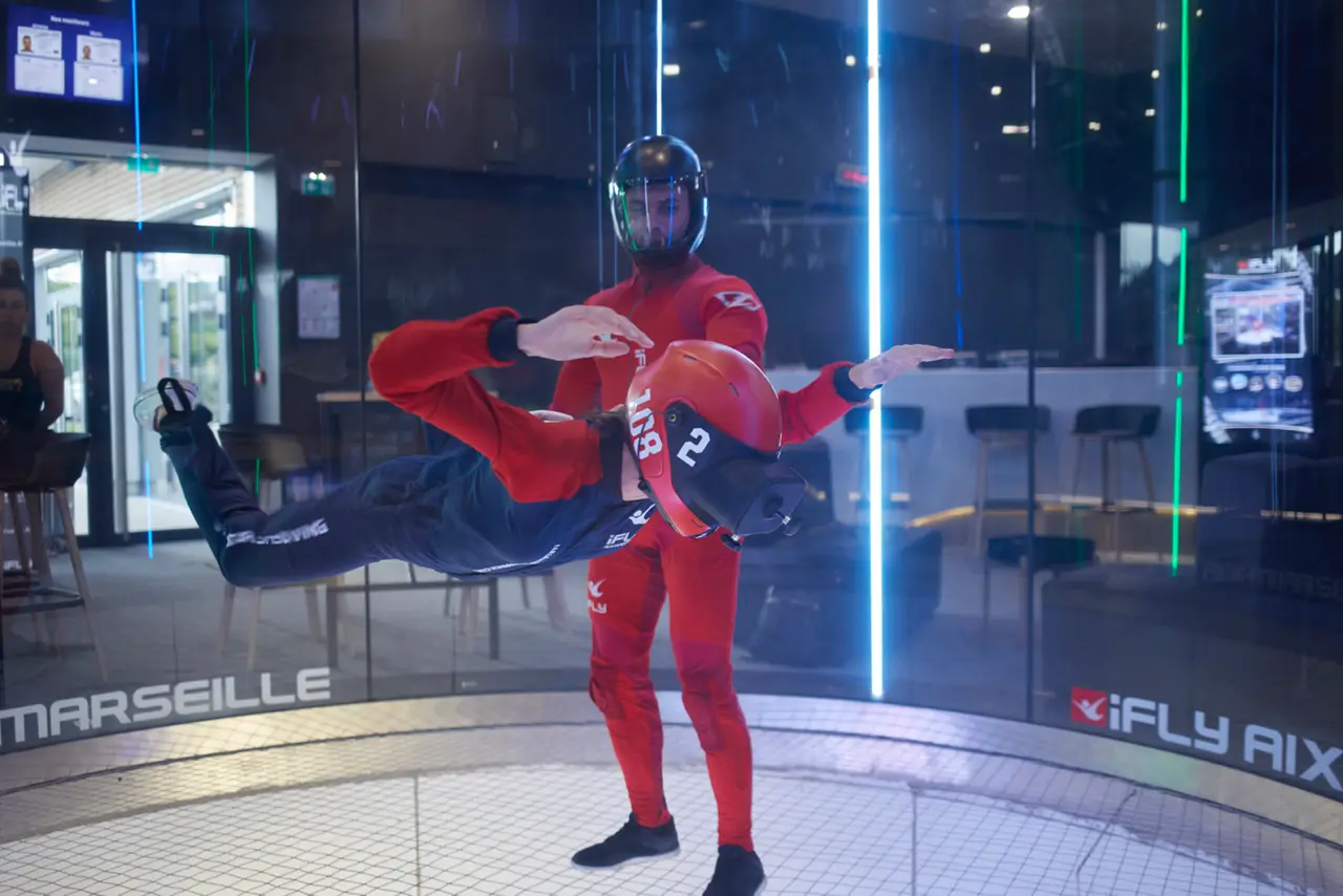 iFLY propose désormais des expériences avec des casques de réalité virtuelle.