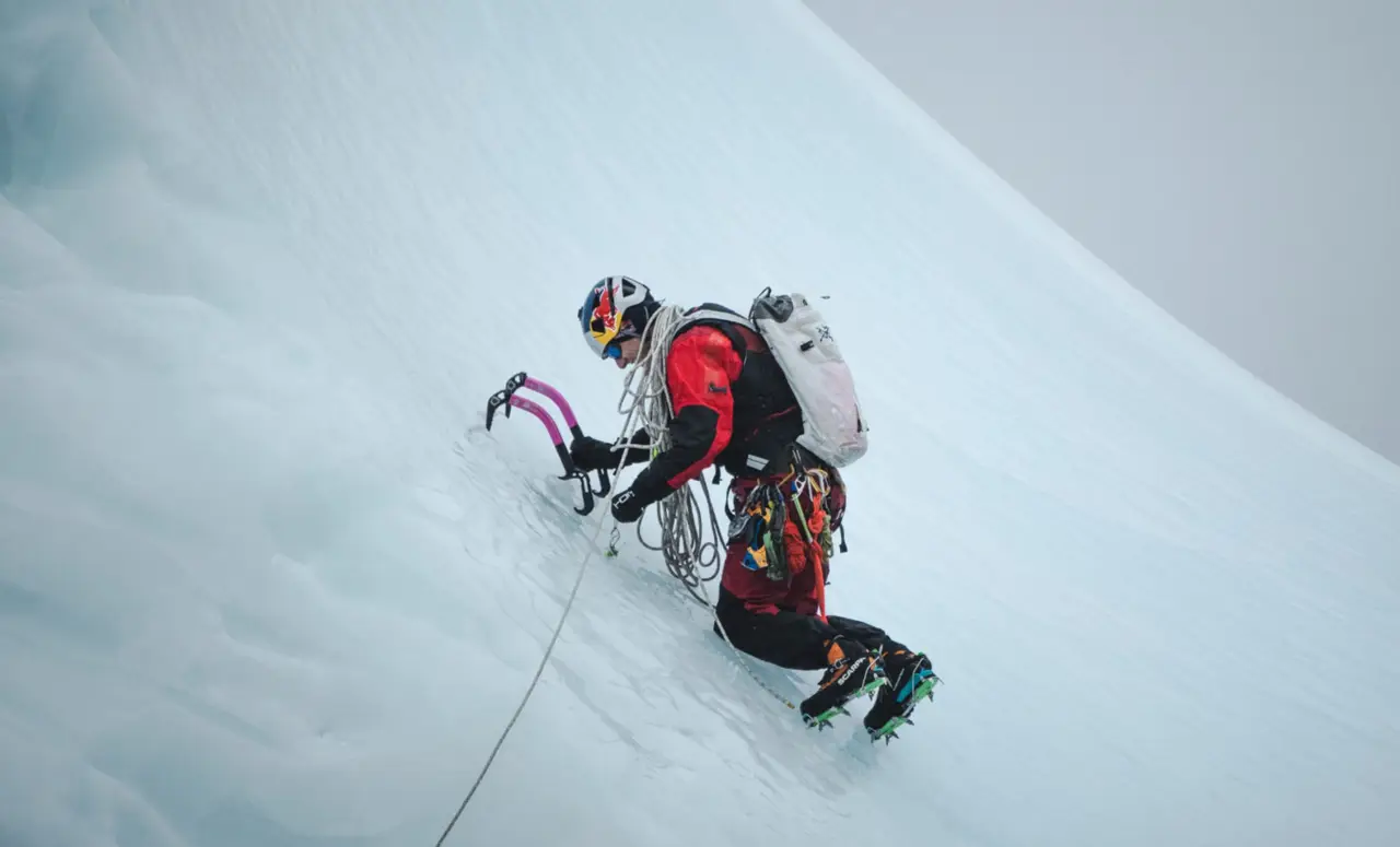 Molly Carlson a appris l'escalade sur glace pour réaliser cet exploit