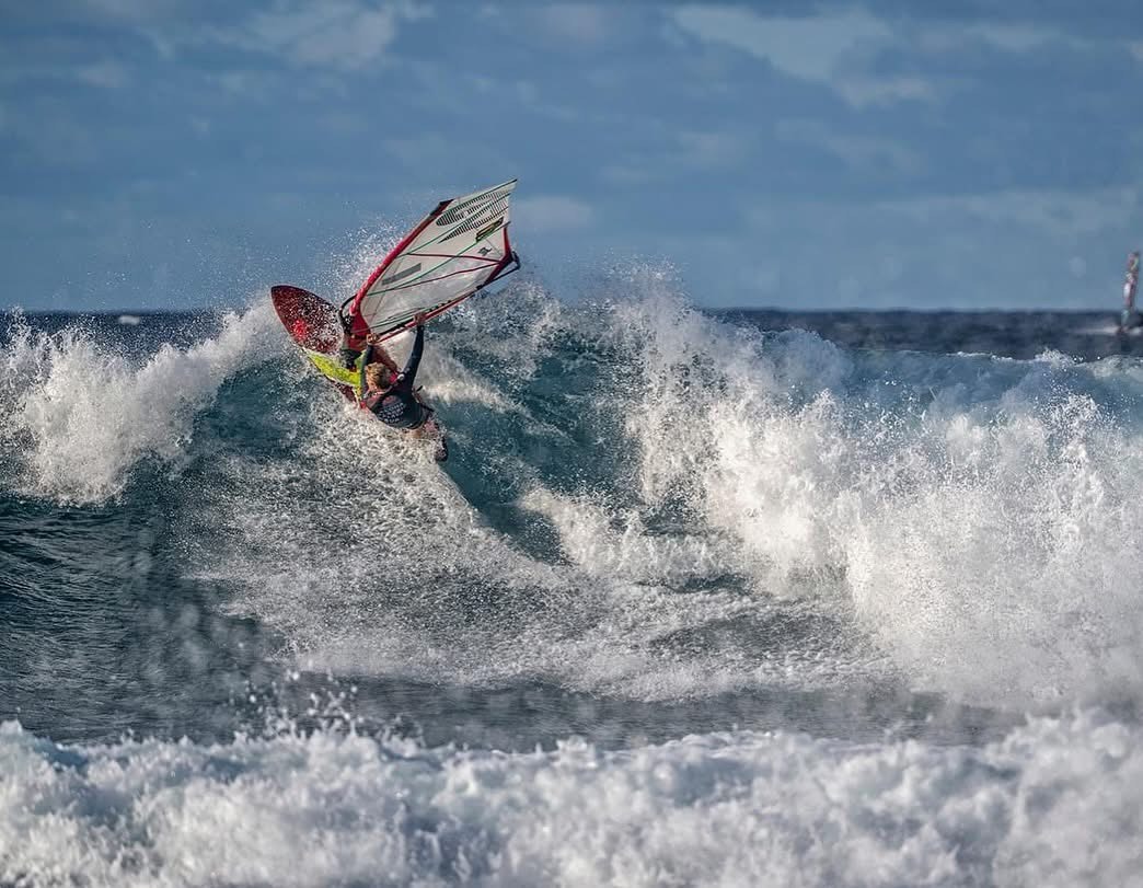 Jules Denel, windsurfeur professionnel (crédit photo Nicolas Peltier Photographie)