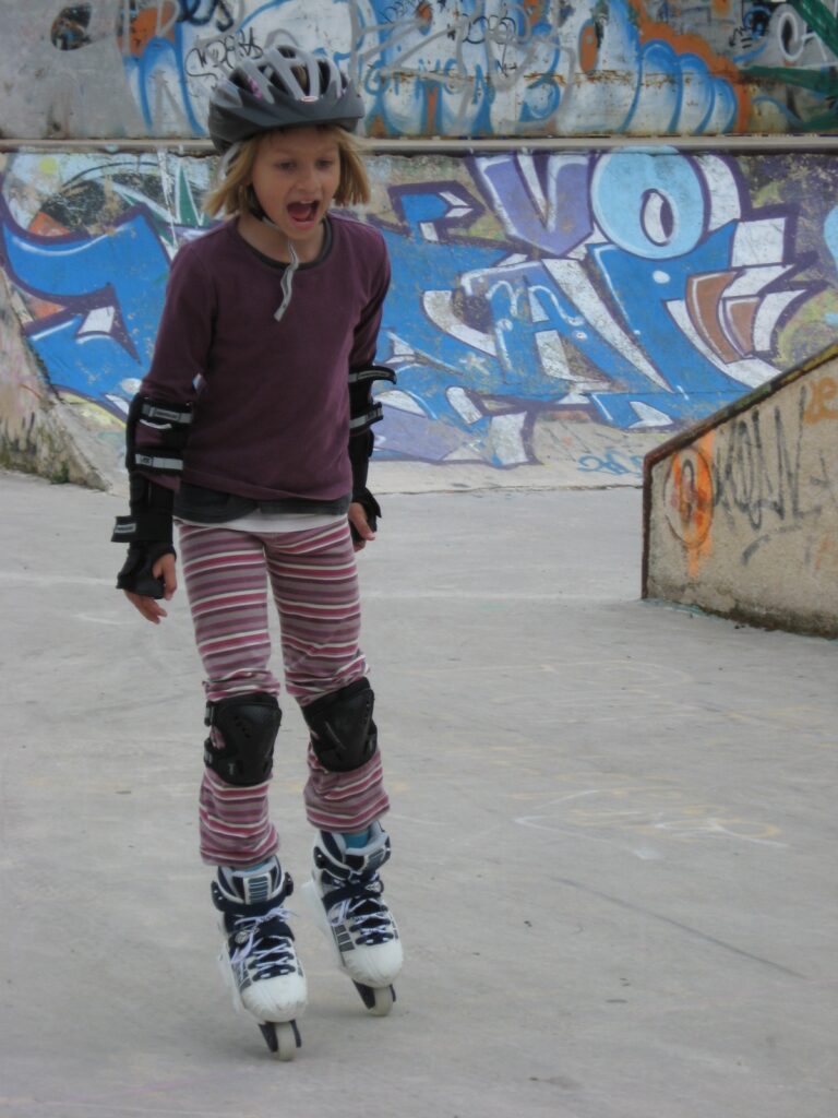 Armelle Tisler, enfant, rollers aux pieds