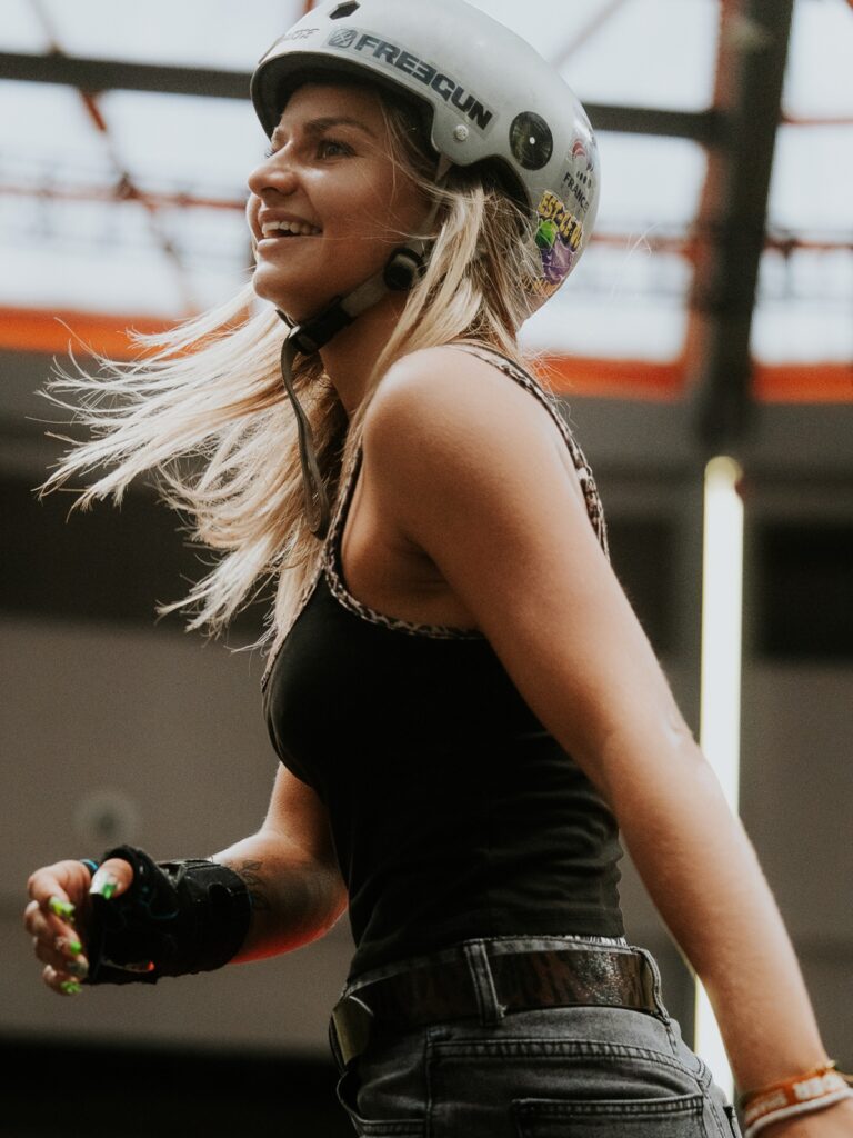 Championne de roller freestyle, Armelle Tisler en action / Crédit photo Théo Kiné