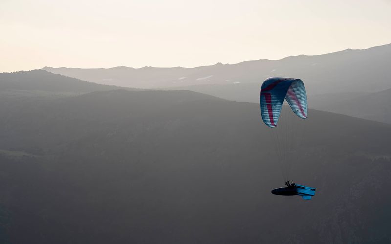 La parapentiste Vicky Chevallier en vol